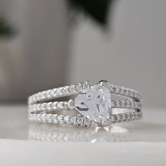 Trillion Curved white sapphire gem ring, solid 925 Sterling Silver Charmed Aroma - Picture 3 of 6